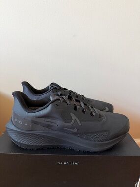 Nike Air Zoom Pegasus Shield Black DO7626-001 Women’s Size 10.5